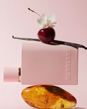 「バーバリー ハー オードパルファム」をより濃密に　コレクション初のパルファム発売