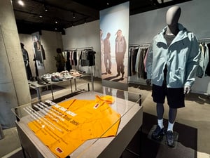 ミズノが「スポーツスタイル」のアパレルを始動　人気のファッションスニーカーと連動