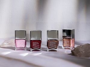 天然石ならではの繊細なきらめき　「ネイルズ インク」から限定4色が登場