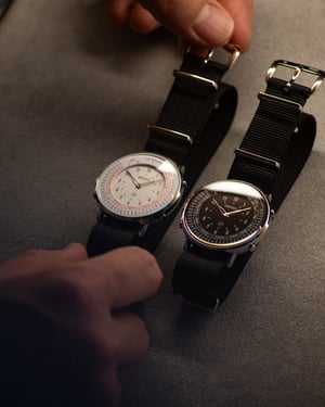 V.A. × セイコー × フラグメント　ロゴをあしらった限定メトロノームウオッチ発売