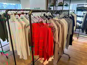 日本のニット専業ブランド「スローン」から“通年ライン”が登場　26年秋冬の新作