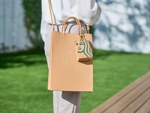 スターバックスから「マイカスタマイズジャーニーセット」が登場　レザーバッグや回数無制限のカスタマイズパスなど