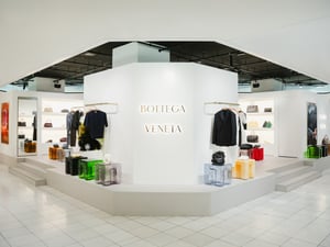 「ボッテガ・ヴェネタ」ルイーズ・トロッターのデビューコレクションが集結　伊勢丹新宿店でポップアップ開催