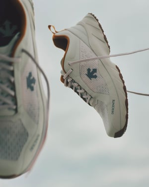 デサントが蒸れ軽減を掲げた新作軽量シューズ「トルヴェント」を発売