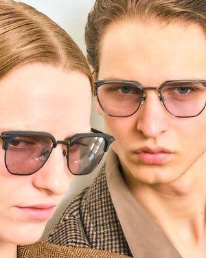 アイウェア「ルネッタバダ」新作は“輪郭”がテーマ　一癖ありながらミニマルなデザイン