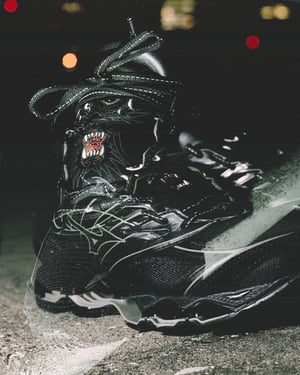 ミズノとマハリシがコラボ、テックミリタリーを追求したデザインを採用