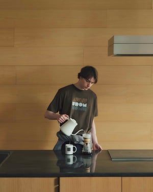 トランクホテルがノンネイティブとコラボ　Tシャツやキャップなど5型を発売