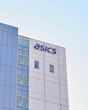 アシックス商事が「アキュアーズ」「ラクウォーク」など4ブランドの販売終了　公式サイトも閉鎖へ