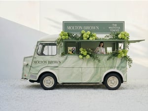 「モルトンブラウン」が抹茶ドリンク＆スウィーツのカフェトラック　新コレクション発売で