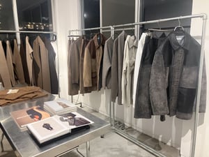 自社工場で原毛から一貫生産、独立経て新フェーズへ進む「ノマット」の素材と背景を追求した服作り