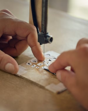 カルティエとキングズ ファウンデーションが3年間のパートナーシップ　時計製造における次世代の専門職人を育成