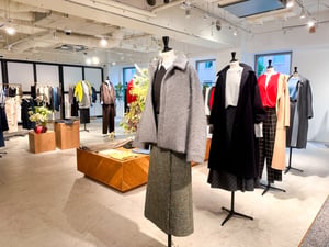 サザビー子会社の「エブール」10周年、ロンハーマンコラボやジョン スメドレーの別注など登場