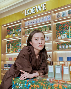 百田夏菜子がロエベ パルファム銀座三越に来店　メゾンらしいユニークな香りの世界を体験