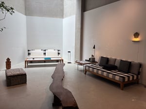スリランカ建築の巨匠 ジェフリー・バワ展が東京開催　世界初の復刻家具コレクション展示販売