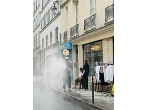 商機を奪うフランスの猛暑　政府がセールを延長する異例の措置