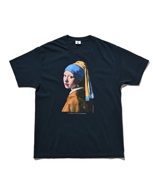 名画「真珠の耳飾りの少女」をシルクスクリーンで再構築　ウェーバーがTシャツを発売