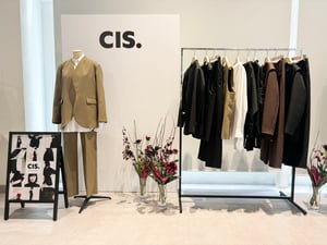 青山商事、黒石奈央子ディレクションのブランド「シス」を終了