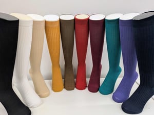 福助が「ジェイエムウエストン」と初コラボ　革靴に合わせやすいソックス全10色を発売