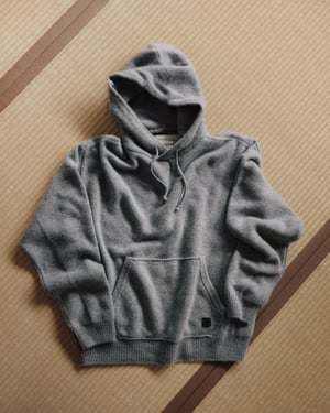 東京デザインスタジオ ニューバランス × バトナー、カシミヤ100％のコレクション発売