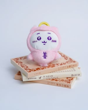 「ちいかわ」はなぜ大人を魅了する? かわいい世界に潜むのは労働、格差、死の危険