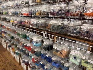 ガラスビーズ「トーホー」、眠る素材に新たな価値　独自企画でファンをつかむ
