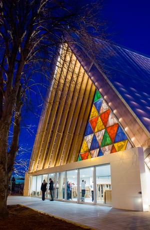 坂茂設計による紙管の大聖堂が公開 NZ地震の復興シンボルに