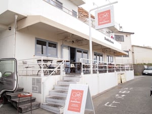 クルチアーニブレスレットのカフェ 七里ガ浜に限定オープン