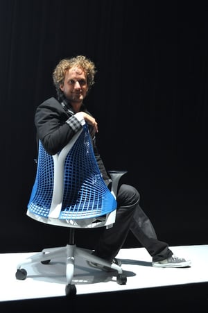 100ドルPCデザイナーによる枠のない椅子「セイルチェア」発表