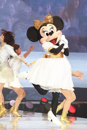 ミニーマウスがサプライズ出演「東京ランウェイ」でキャットウォーク