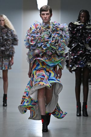 ブランド「ANREALAGE」のコレクション一覧 - FASHIONSNAP