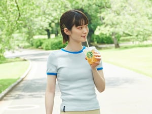 透明感のあるビバレッジ「コーヒーエイド?」 新感覚のコーヒー体験を全国のスターバックスで