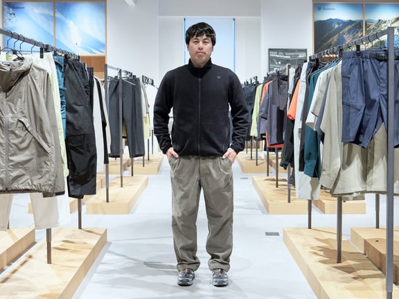 ゴールドウインで働く石井智也さんのポートレート画像