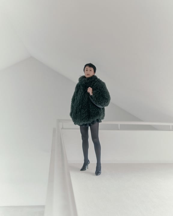 ファッションエディター 栗山愛以とエンポリオ アルマーニ