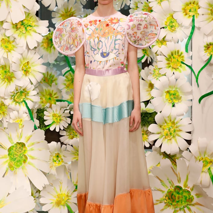 「ツモリチサト（TSUMORI CHISATO）」の2026年春夏コレクションのルック画像