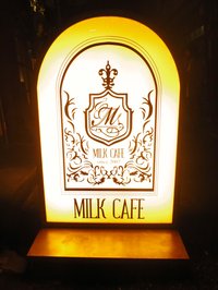 読モが働く Milkcafe 原宿に復活