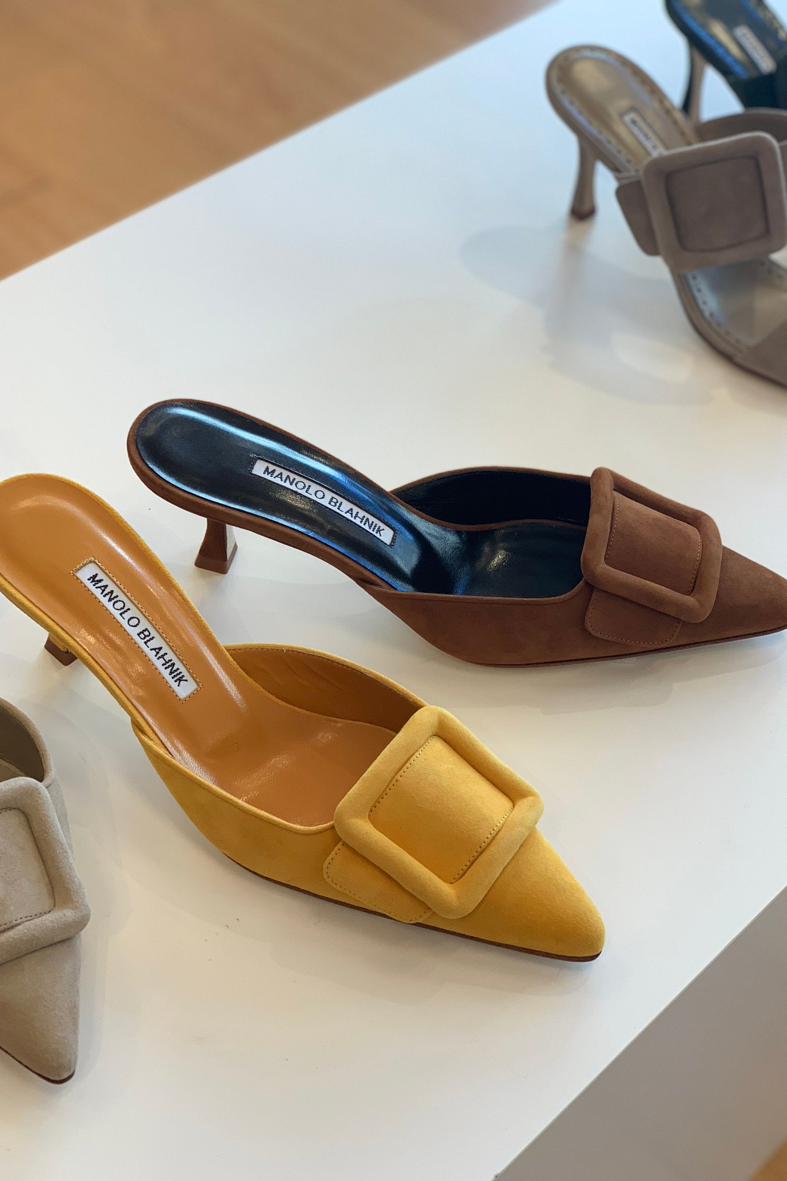 マノロ ブラニクで一番売れている靴「メイセール」20年春夏からサンダルやブーツも登場