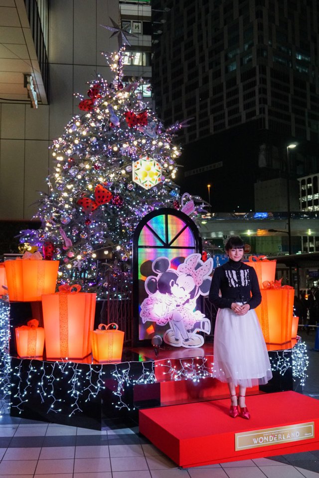 ミッキー ミニーのクリスマスツリーが渋谷ヒカリエに登場 柴咲コウが点灯 ミッキー ミニーのクリスマスツリーが渋谷ヒカリエに登場 柴咲コウが点灯