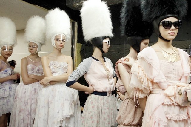 ファッションショー Touchme の舞台裏 8ブランドのバックステージに潜入 ファッションショー Touchme の舞台裏 8ブランドのバックステージに潜入