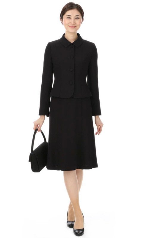 業界初 洋服の青山が女性向けフォーマルスーツのレンタルサービス開始