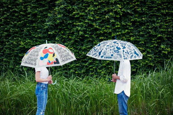 イラストレーターshogo Sekine描き下ろしのビニール傘がファミマに登場 ポジティブなメッセージをデザイン